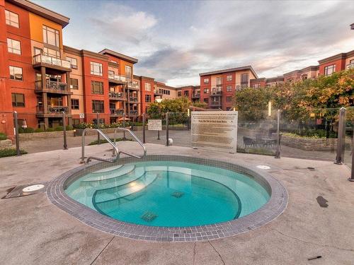 325-654 Cook Road, Kelowna, BC - Outdoor With In Ground Pool