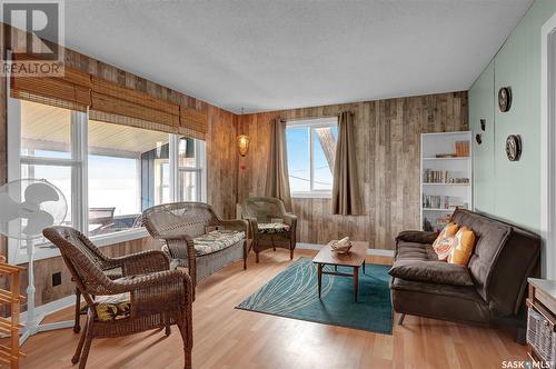 602 Brighton Street, Saskatchewan Beach, SK - Indoor Photo Showing Living Room
