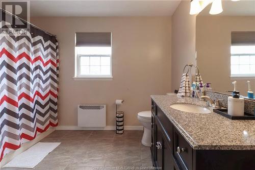47 Rennick, Moncton, NB - Indoor Photo Showing Bathroom