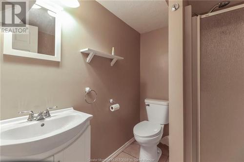 47 Rennick, Moncton, NB - Indoor Photo Showing Bathroom