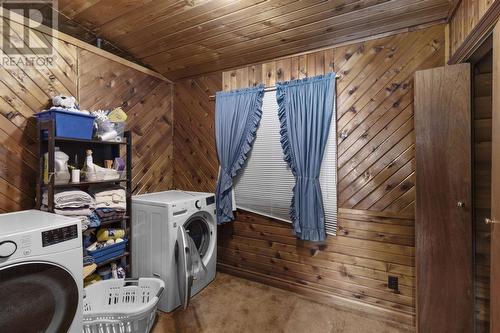 90 Walker Rd S, Huron Shores, ON - Indoor Photo Showing Laundry Room