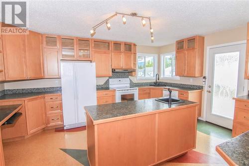 75 Sparks Avenue, Kitimat, BC - Indoor Photo Showing Kitchen