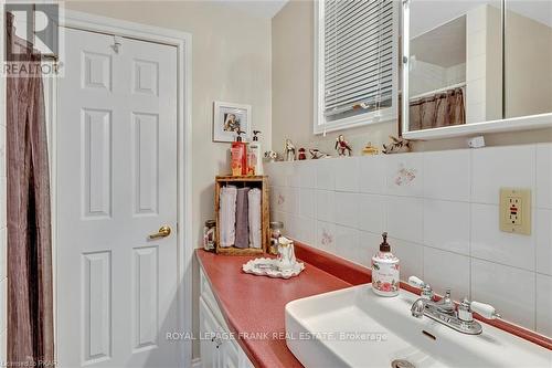 318 Sherin Avenue, Peterborough, ON - Indoor Photo Showing Bathroom