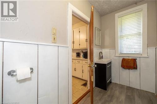 380 11Th Street W, Owen Sound, ON - Indoor Photo Showing Bathroom