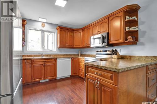 6606 Dalgliesh Drive, Regina, SK - Indoor Photo Showing Kitchen With Double Sink