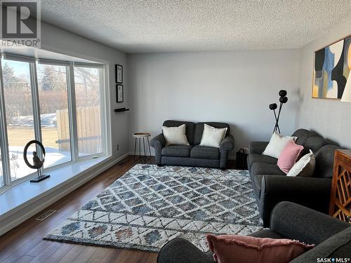 130 Main Street, Martensville, SK - Indoor Photo Showing Living Room