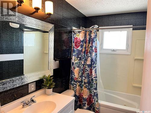 130 Main Street, Martensville, SK - Indoor Photo Showing Bathroom