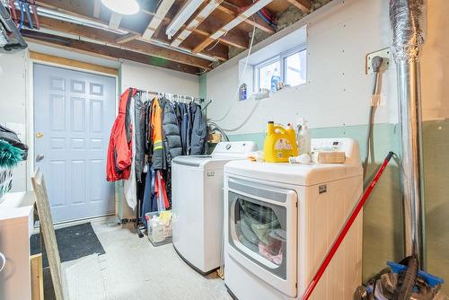 607 Hwy 20, Fenwick, ON - Indoor Photo Showing Laundry Room