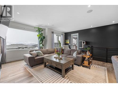 2838 Copper Ridge Drive, West Kelowna, BC - Indoor Photo Showing Living Room