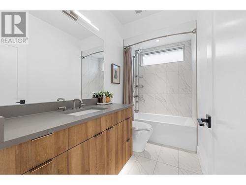 2838 Copper Ridge Drive, West Kelowna, BC - Indoor Photo Showing Bathroom