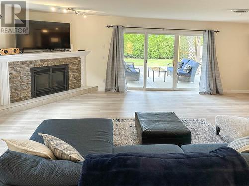 3832 Glen Canyon Drive Lot# Sl2, West Kelowna, BC - Indoor Photo Showing Living Room With Fireplace