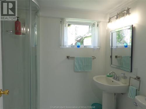 9042 Talbot Trail, Blenheim, ON - Indoor Photo Showing Bathroom