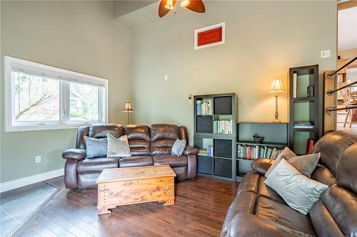 309 Carlisle Road, Carlisle, ON - Indoor Photo Showing Living Room
