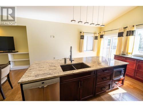 3356 Parkview Crescent, Prince George, BC - Indoor Photo Showing Kitchen With Double Sink