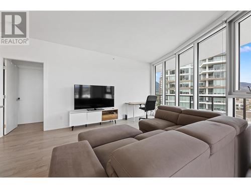 1232 Ellis Street Unit# 905, Kelowna, BC - Indoor Photo Showing Living Room