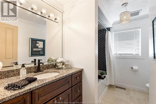 9590 Kerby Road, Windsor, ON - Indoor Photo Showing Bathroom
