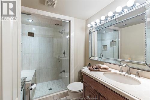 9590 Kerby Road, Windsor, ON - Indoor Photo Showing Bathroom