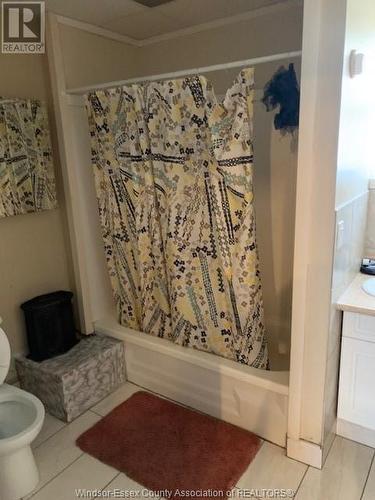 31 Pearl, Kingsville, ON - Indoor Photo Showing Bathroom