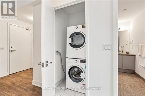 1005 - 297 Oak Walk Drive, Oakville, ON - Indoor Photo Showing Laundry Room