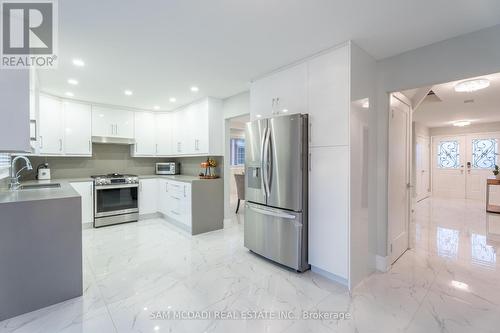 31 Forestview Drive, Cambridge, ON - Indoor Photo Showing Kitchen With Stainless Steel Kitchen