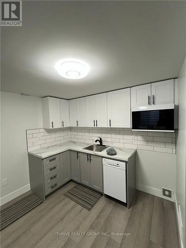 Lower - 1 Sutton Place, London, ON - Indoor Photo Showing Kitchen