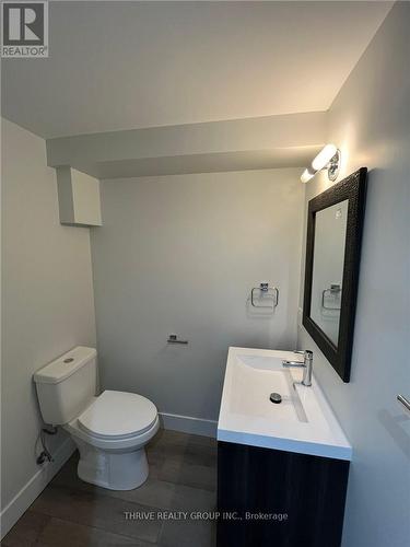 Lower - 1 Sutton Place, London, ON - Indoor Photo Showing Bathroom