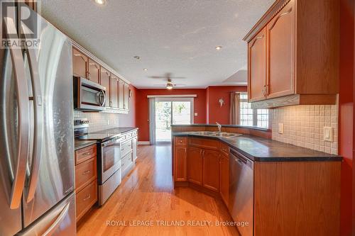 297 Thorn Drive, Strathroy-Caradoc, ON - Indoor Photo Showing Kitchen