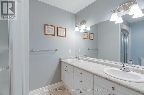 297 Thorn Drive, Strathroy-Caradoc, ON - Indoor Photo Showing Bathroom