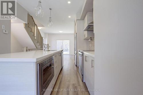 16 Mulhollard Lane, Hamilton (Ancaster), ON - Indoor Photo Showing Kitchen With Upgraded Kitchen