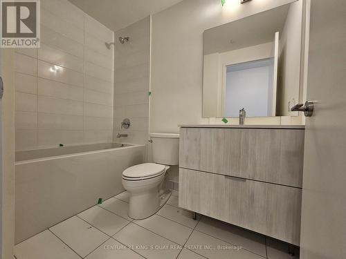 631 - 2 David Eyer Road, Richmond Hill, ON - Indoor Photo Showing Bathroom