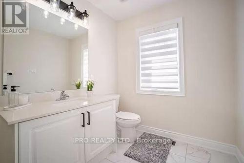 95 Kennedy Boulevard, New Tecumseth, ON - Indoor Photo Showing Bathroom