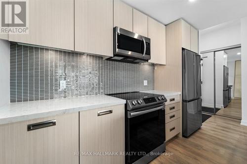 311 - 415 Sea Ray Avenue, Innisfil, ON - Indoor Photo Showing Kitchen With Upgraded Kitchen