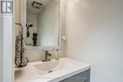 222 Mount Albert Rd, East Gwillimbury, ON - Indoor Photo Showing Bathroom