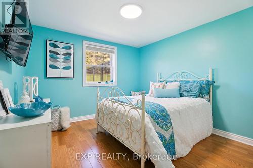 2298 15Th Sideroad, New Tecumseth, ON - Indoor Photo Showing Bedroom