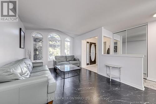 13 Osprey Ridge Road, Barrie, ON - Indoor Photo Showing Living Room