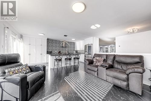 13 Osprey Ridge Road, Barrie, ON - Indoor Photo Showing Living Room