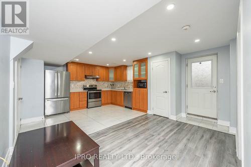 21 Magical Road, Brampton, ON - Indoor Photo Showing Kitchen