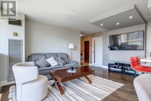 1013 - 3590 Kaneff Crescent, Mississauga, ON - Indoor Photo Showing Living Room