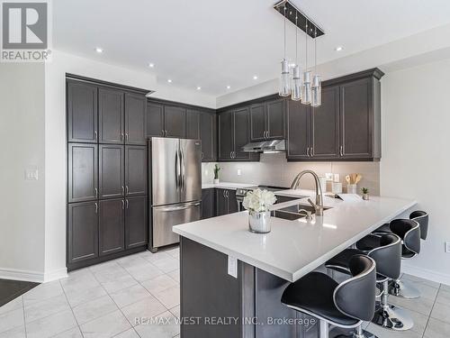 94 Barrow Avenue, Bradford West Gwillimbury, ON - Indoor Photo Showing Kitchen With Stainless Steel Kitchen With Double Sink With Upgraded Kitchen