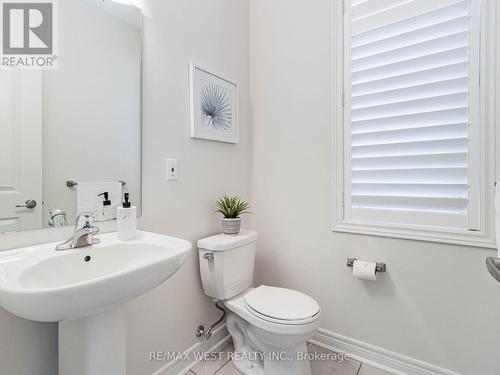 94 Barrow Avenue, Bradford West Gwillimbury, ON - Indoor Photo Showing Bathroom