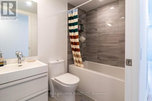 1009 - 39 Roehampton Avenue, Toronto, ON - Indoor Photo Showing Bathroom