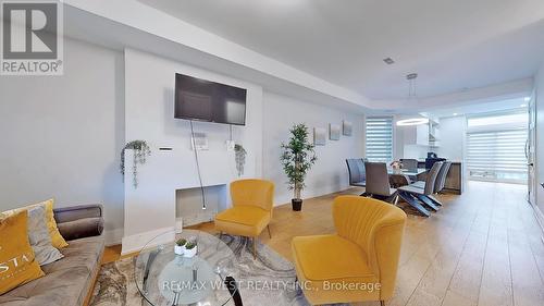 223 Manning Avenue, Toronto, ON - Indoor Photo Showing Living Room
