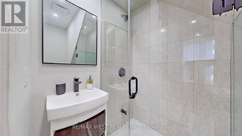 223 Manning Avenue, Toronto, ON - Indoor Photo Showing Bathroom