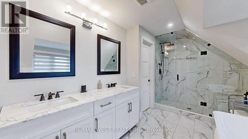 223 Manning Avenue, Toronto, ON - Indoor Photo Showing Bathroom