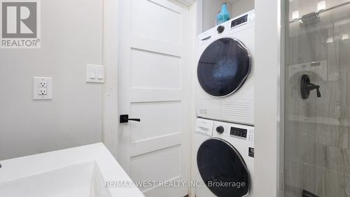 223 Manning Avenue, Toronto, ON - Indoor Photo Showing Laundry Room