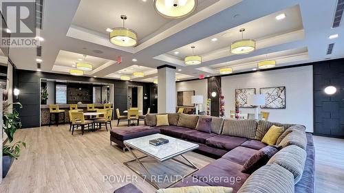 2611 - 18 Graydon Hall Drive, Toronto, ON - Indoor Photo Showing Living Room
