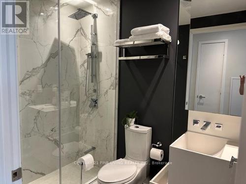 6202 - 1 Bloor Street E, Toronto, ON - Indoor Photo Showing Bathroom