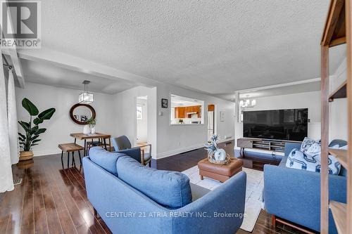 143 Silas Hill Drive, Toronto, ON - Indoor Photo Showing Living Room