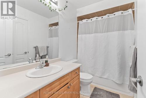22 Maidstone Way, Whitby, ON - Indoor Photo Showing Bathroom
