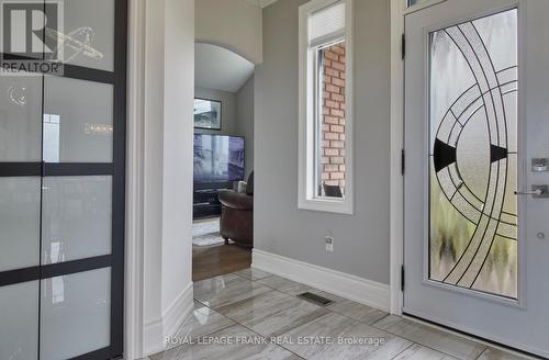 5387 Sutter Creek Drive, Hamilton Township, ON - Indoor Photo Showing Living Room